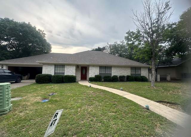 Property at 1407 S Quinlan Creek Dr, Kerrville, TX 78028, 3 beds, 2 baths