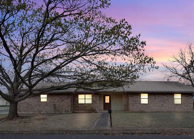 Property at 101 Crestwood Dr, Fredericksburg, TX 78624, 3 beds, 3 baths