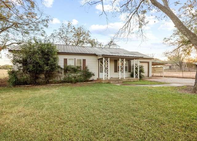 Property at 1731 W US Hwy 290, Fredericksburg, TX 78624, 3 beds, 1.5 baths