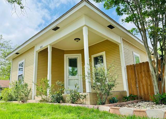 Property at 802 Bell St, Fredericksburg, TX 78624, 3 beds, 1 bath