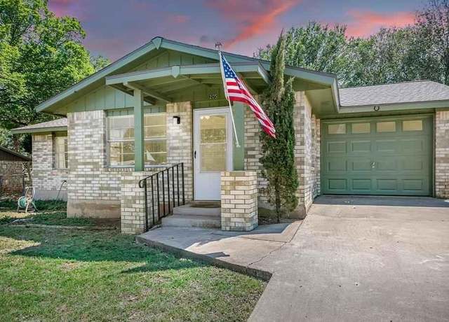 Property at 205 Seamoor Dr, Fredericksburg, TX 78624, 2 beds, 1 bath