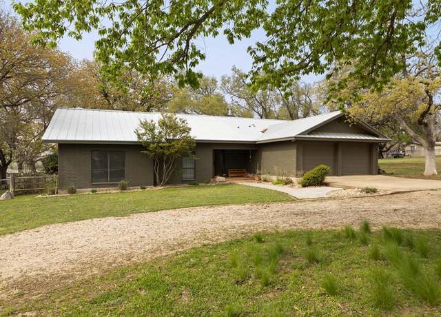 Property at 210 Quail Run Dr, Fredericksburg, TX 78624, 3 beds, 2 baths