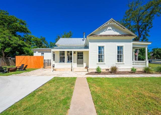 Property at 501 W San Antonio St, Fredericksburg, TX 78624, 3 beds, 2 baths
