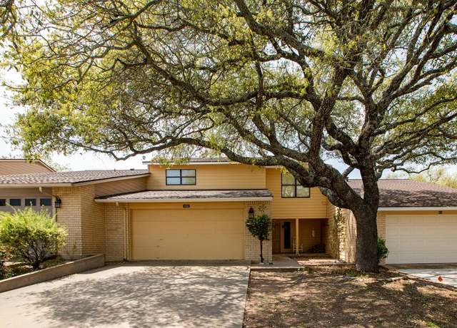Property at 408 Summit Cir, Fredericksburg, TX 78624, 3 beds, 2.5 baths