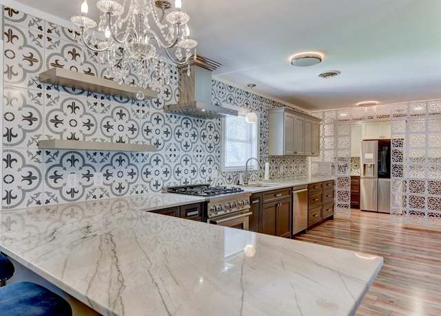 Property at 302 Frederick Rd, Fredericksburg, TX 78624, 3 beds, 2 baths