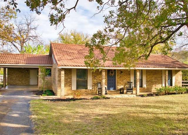Property at 311 E Smith St, Mason, TX 76856, 3 beds, 2 baths