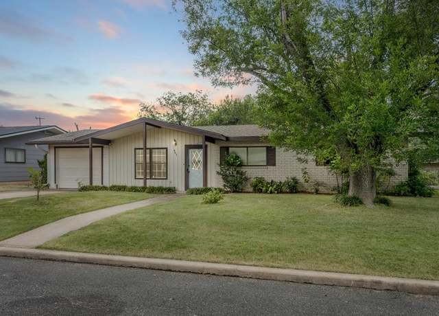 Property at 803 Sunset St, Fredericksburg, TX 78624, 3 beds, 2 baths