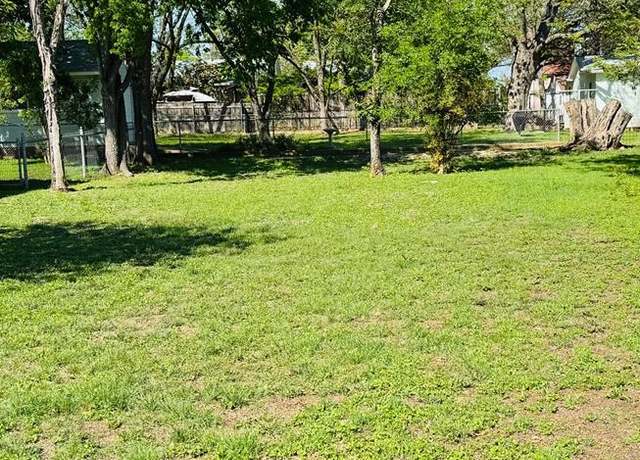 Property at 204 W Peach St, Fredericksburg, TX 78624