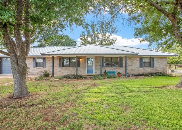 Property at 382 Windsong Ln, Fredericksburg, TX 78624, 3 beds, 2 baths