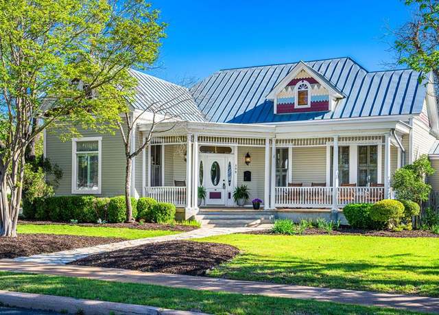 Property at 308 E Travis St, Fredericksburg, TX 78624, 5 beds, 3.5 baths