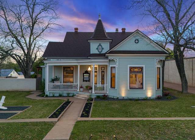 Property at 619 W Main St, Fredericksburg, TX 78624, 6 beds, 5 baths