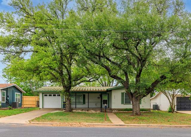 Property at 330 W Mulberry St, Fredericksburg, TX 78624, 3 beds, 2.5 baths