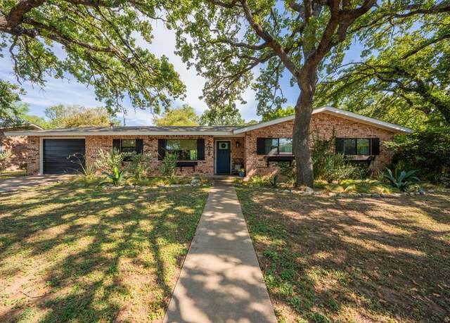 Property at 204 Forest Trail Dr, Fredericksburg, TX 78624, 3 beds, 2 baths