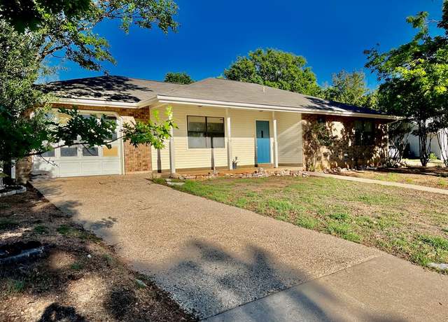 Property at 1011 Avenue C, Fredericksburg, TX 78624, 2 beds, 2 baths