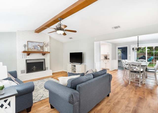 Property at 107 W Driftwood Dr, Fredericksburg, TX 78624, 3 beds, 2 baths