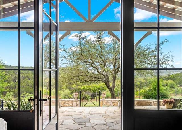 Property at 271 Royal View Dr, Fredericksburg, TX 78624, 2 beds, 3 baths