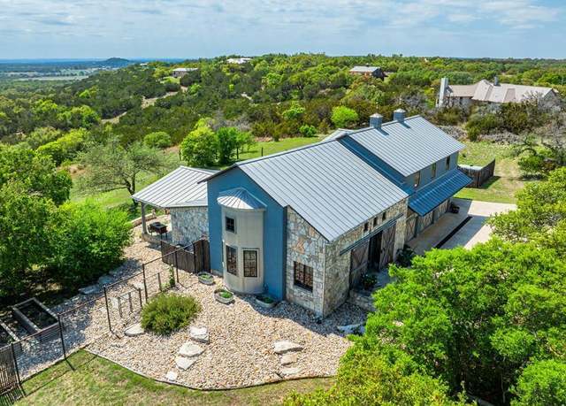 Property at 271 Royal View Dr, Fredericksburg, TX 78624, 2 beds, 3 baths