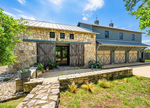 Property at 271 Royal View Dr, Fredericksburg, TX 78624, 2 beds, 3 baths