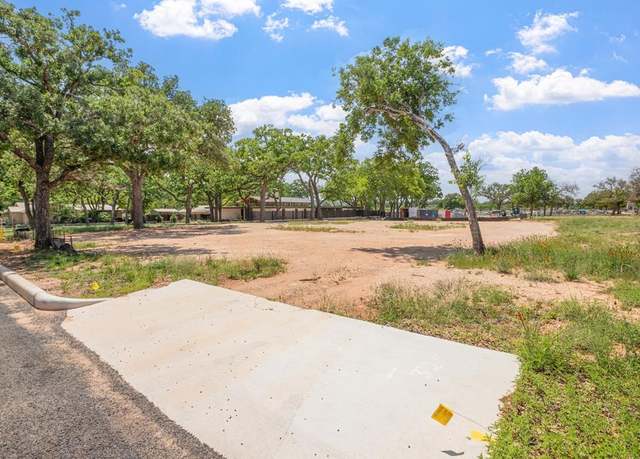 Property at 210 Woodcrest St, Fredericksburg, TX 78624