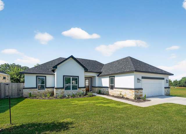 Property at 123 Parlin Ln, Fredericksburg, TX 78624, 4 beds, 2.5 baths
