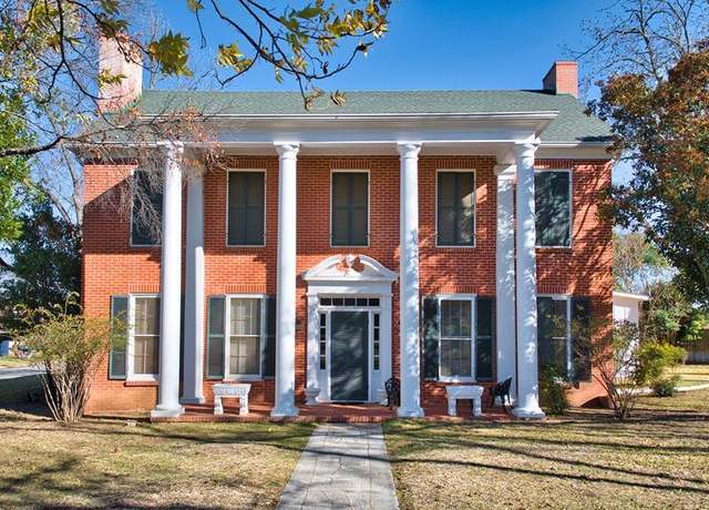 Property at 911 Post Oak St, Mason, TX 76856, 4 beds, 3.5 baths