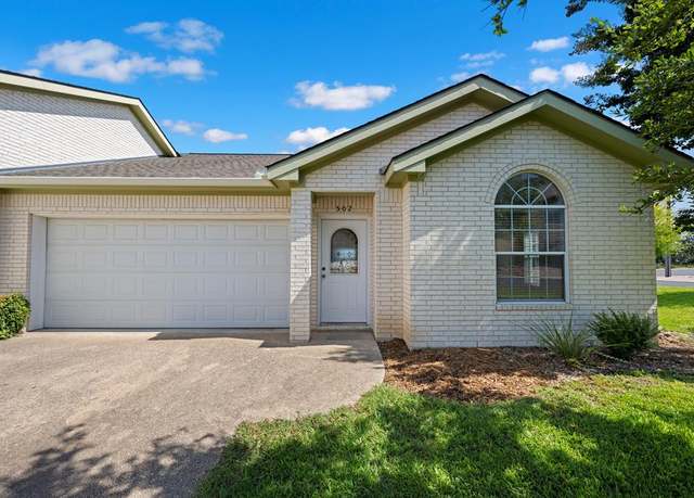 Property at 502 Winding Way, Fredericksburg, TX 78624, 2 beds, 2 baths