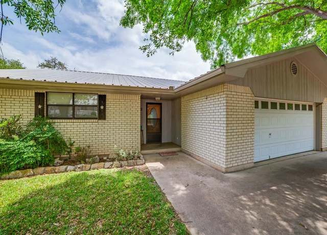 Property at 235 W Wedgewood Ln, Kerrville, TX 78028, 2 beds, 2 baths