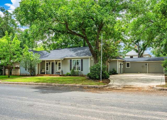 Property at 709 W Travis St, Fredericksburg, TX 78624, 3 beds, 2 baths