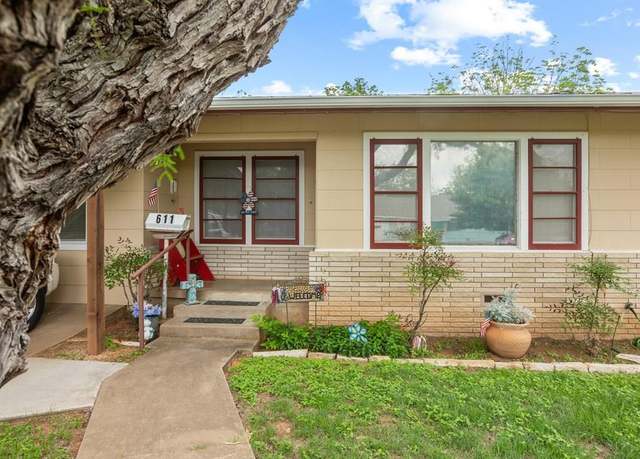 Property at 611 N Pine St, Fredericksburg, TX 78624, 3 beds, 2 baths