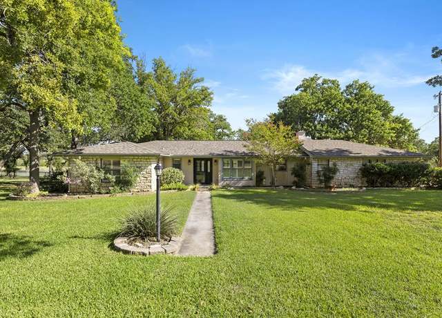 Property at 20 Oak Haven Rd, Fredericksburg, TX 78624, 3 beds, 2 baths