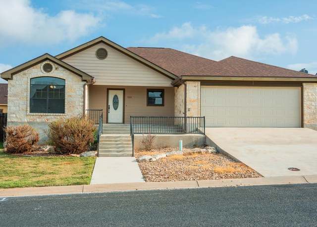 Property at 720 Darlington Dr, Fredericksburg, TX 78624, 3 beds, 2 baths