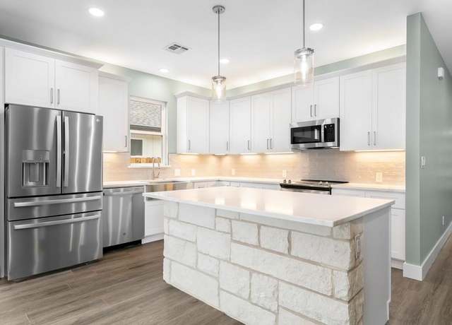 Property at 716 Wedgewood Ln, Fredericksburg, TX 78624, 3 beds, 2 baths
