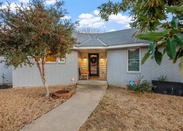 Property at 1003 Avenue A, Fredericksburg, TX 78624, 3 beds, 2 baths
