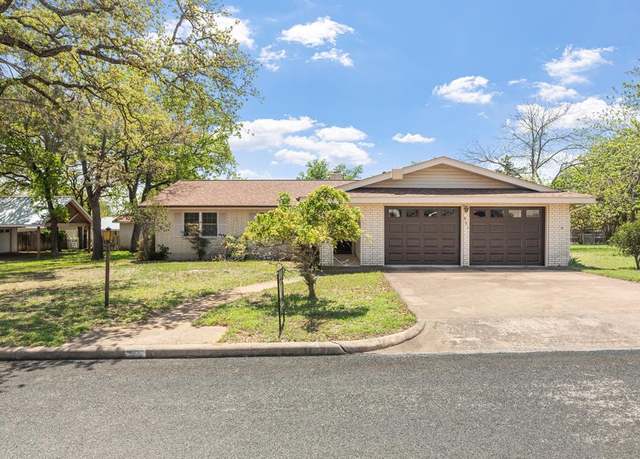 Property at 221 Timberidge Dr, Fredericksburg, TX 78624, 3 beds, 2 baths