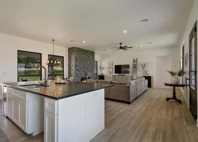 Property at 905 Thriving Oak Dr, Fredericksburg, TX 78624, 3 beds, 2 baths