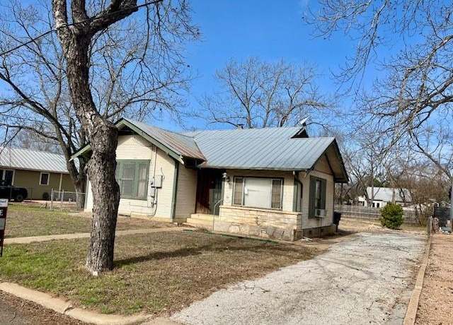 Property at 420 Plum St, Fredericksburg, TX 78624, 2 beds, 1 bath