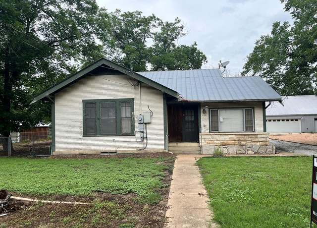 Property at 420 Plum St, Fredericksburg, TX 78624, 2 beds, 1 bath