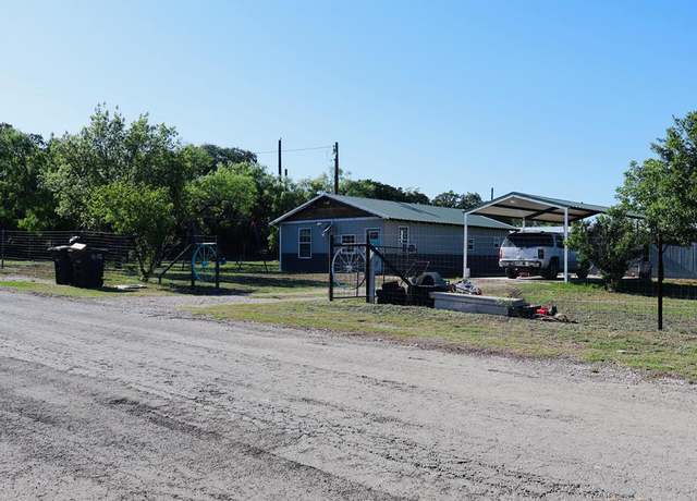 Property at 801 E 9th St, Brady, TX 76825, 3 beds, 1 bath
