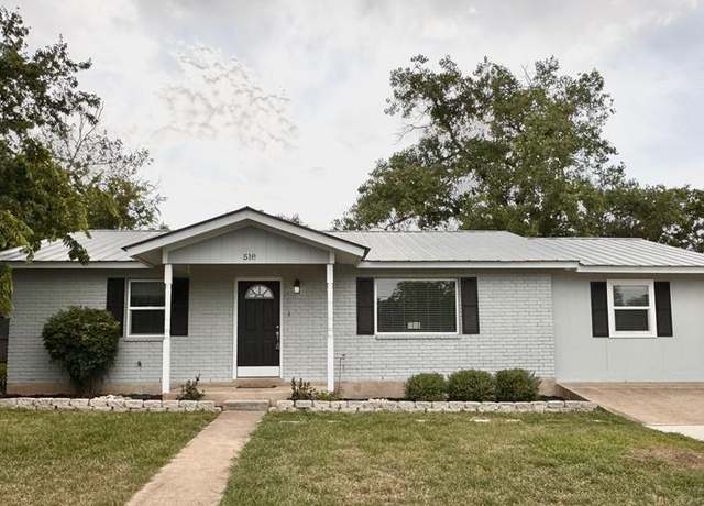 Property at 518 Santa Rosa St, Fredericksburg, TX 78624, 3 beds, 1 bath