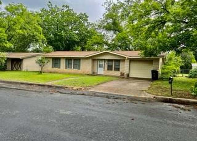 Property at 806 N Edison St, Fredericksburg, TX 78624, 3 beds, 2 baths