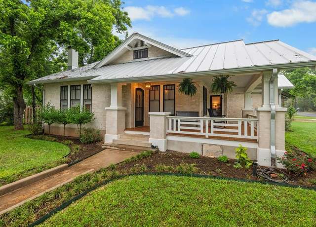 Property at 102 W Morse St, Fredericksburg, TX 78624, 3 beds, 2 baths