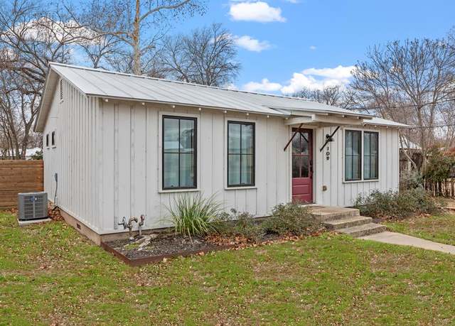 Property at 109 E Centre St, Fredericksburg, TX 78624, 2 beds, 1 bath