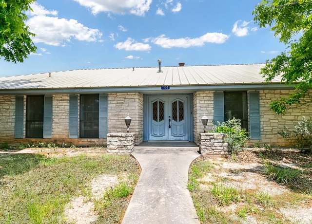 Property at 142 & 144 Maple St, Fredericksburg, TX 78624, 3 beds, 2.5 baths