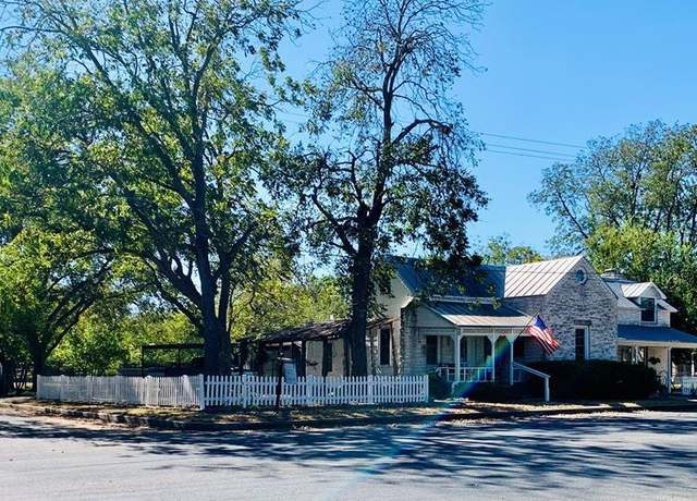Property at 501 W Creek St, Fredericksburg, TX 78624, 3 beds, 2.5 baths