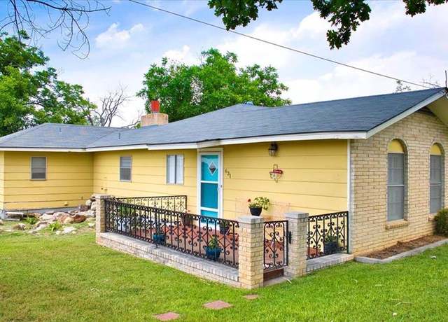 Property at 631 Wheeler St, Mason, TX 76856, 3 beds, 1.5 baths