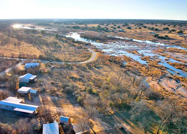 Property at 105 Elmer Rd, Llano, TX 78643, 2 beds, 2 baths