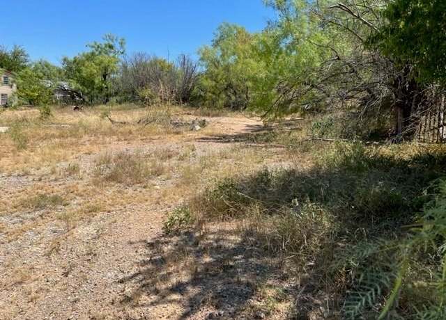 Property at 400 S Cypress Dr, Brady, TX 76825