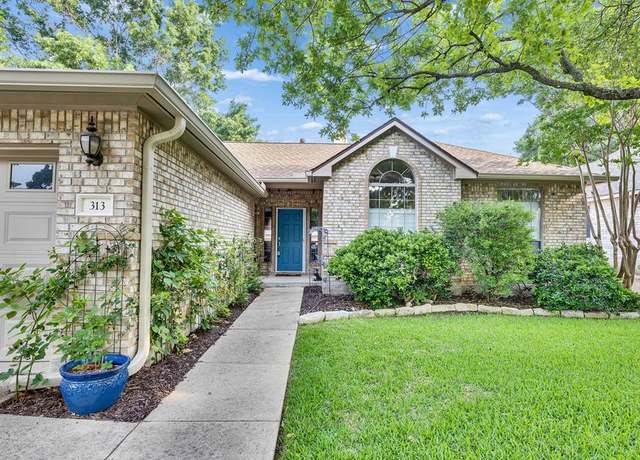Property at 313 Heritage Hills Dr, Fredericksburg, TX 78624, 2 beds, 2 baths