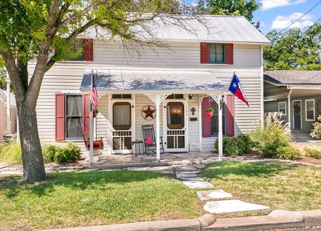 Property at 105 W Creek St, Fredericksburg, TX 78624, 2 beds, 2 baths