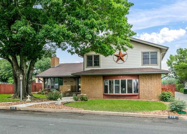 Property at 318 Broadmoor St, Fredericksburg, TX 78624, 4 beds, 3.5 baths